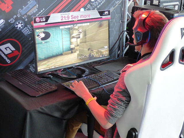 hráč, monitor