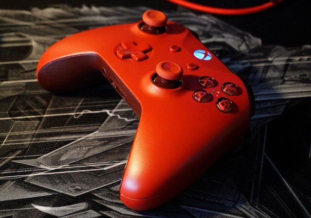 červený joystick